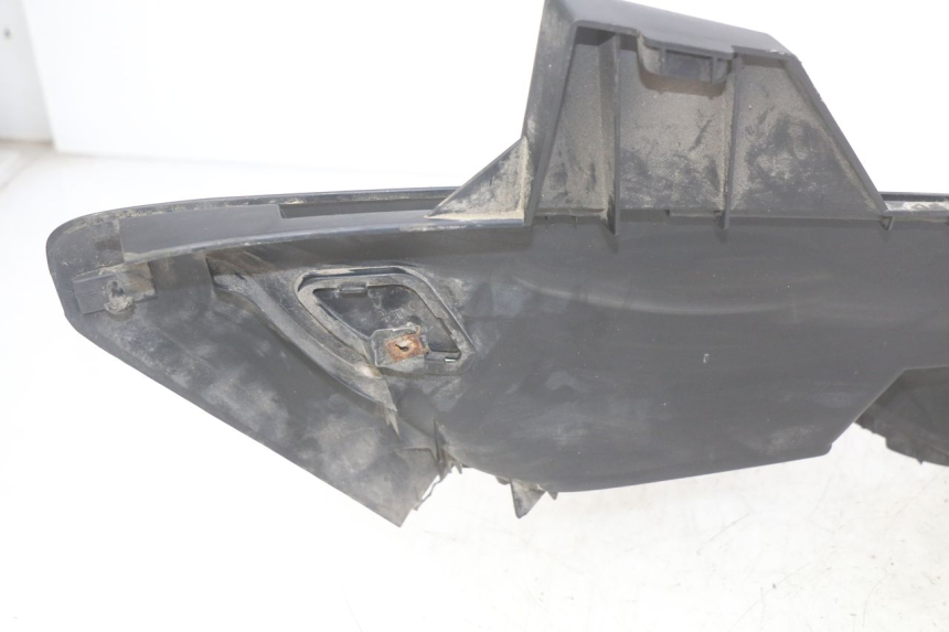 photo de MARCHE PIED GAUCHE YAMAHA YP MAJESTY 400 (2004 - 2008) - Gros plan technique