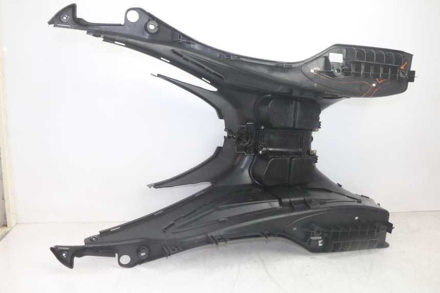 photo de MARCHE PIED SYM GTS EVO 125 (2009 - 2013) - Points de fixation