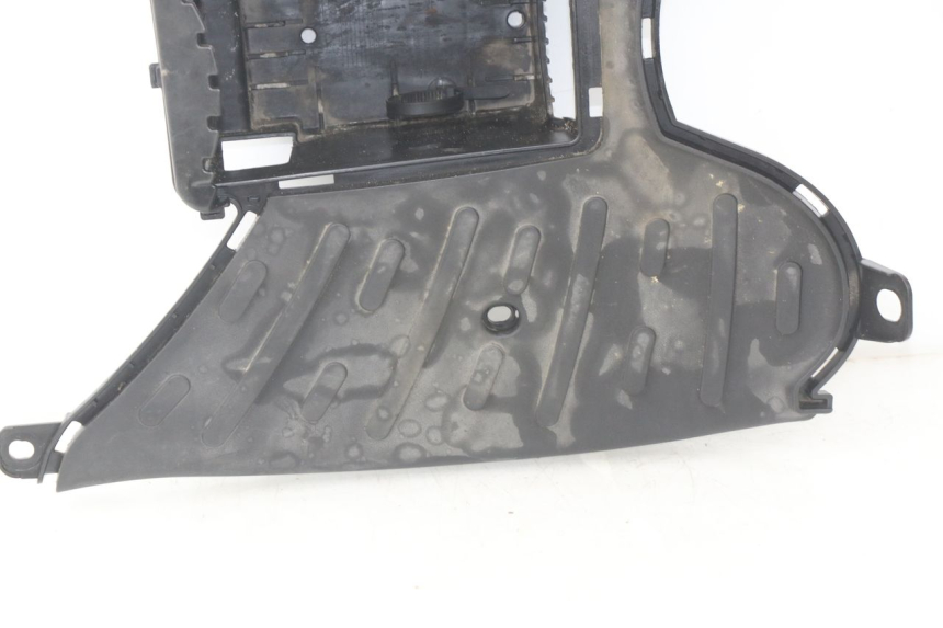 photo de MARCHE PIED PEUGEOT KISBEE 2T 50 (2010 - 2017) - État de surface