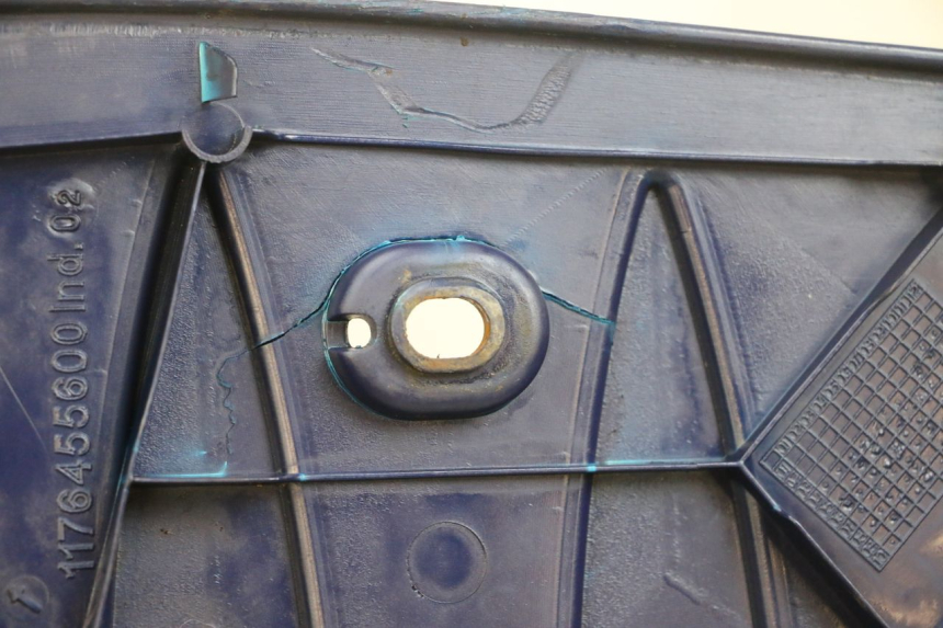 photo de MARCHE PIED PEUGEOT LUDIX 50 (2008 - 2017) - Gros plan technique