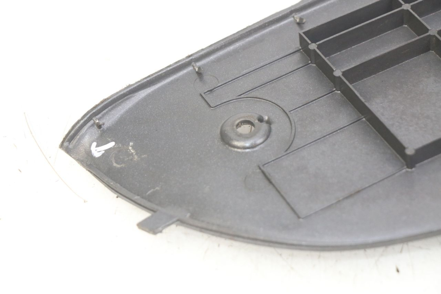 photo de MARCHE PIED APRILIA SCARABEO 100 (2003 - 2012) - Points de fixation