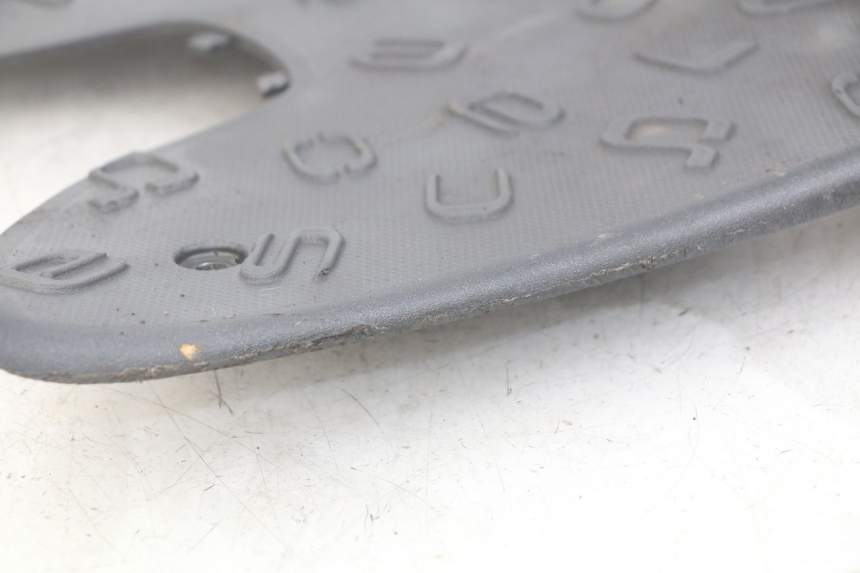 photo de MARCHE PIED APRILIA SCARABEO 100 (2003 - 2012) - Vue d’ensemble