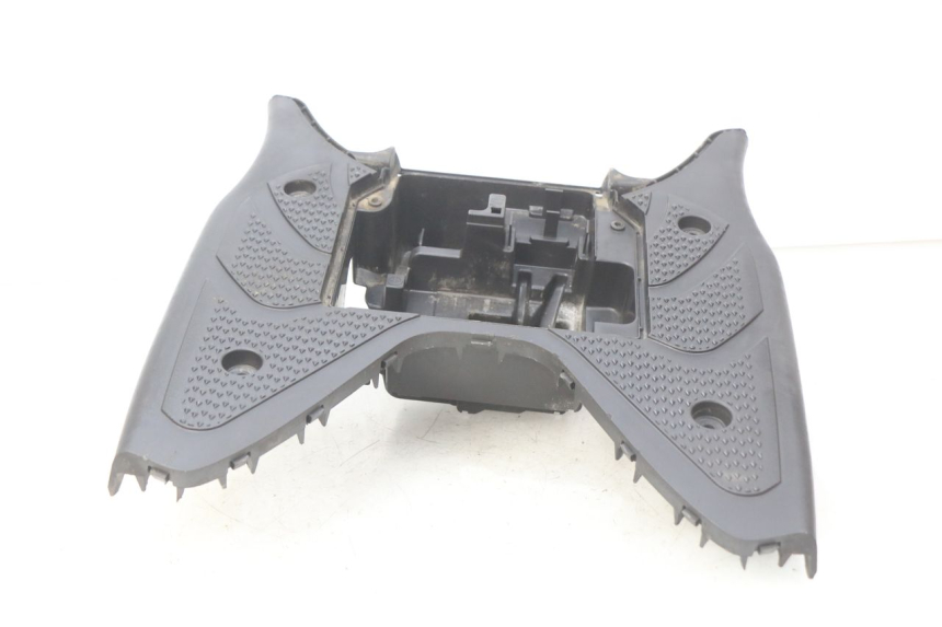 photo de MARCHE PIED SUZUKI SIXTEEN 125 (2008 - 2010) - Autre angle de vue