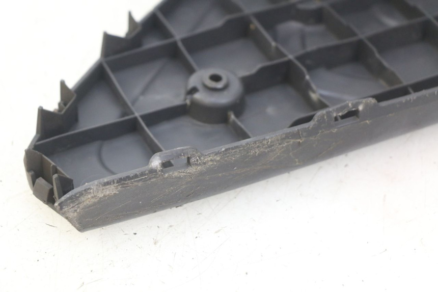 photo de MARCHE PIED SUZUKI SIXTEEN 125 (2008 - 2010) - Détail de la pièce