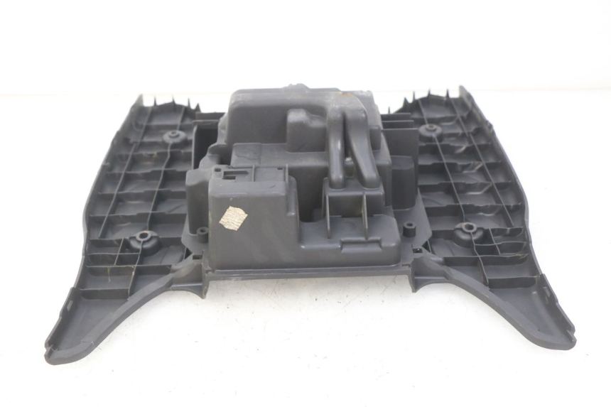 photo de MARCHE PIED SUZUKI SIXTEEN 125 (2008 - 2010) - Autre angle de vue