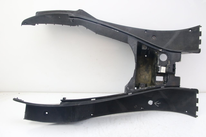 photo de MARCHE PIED MBK SKYLINER 125 (1998 - 2001) - État de surface