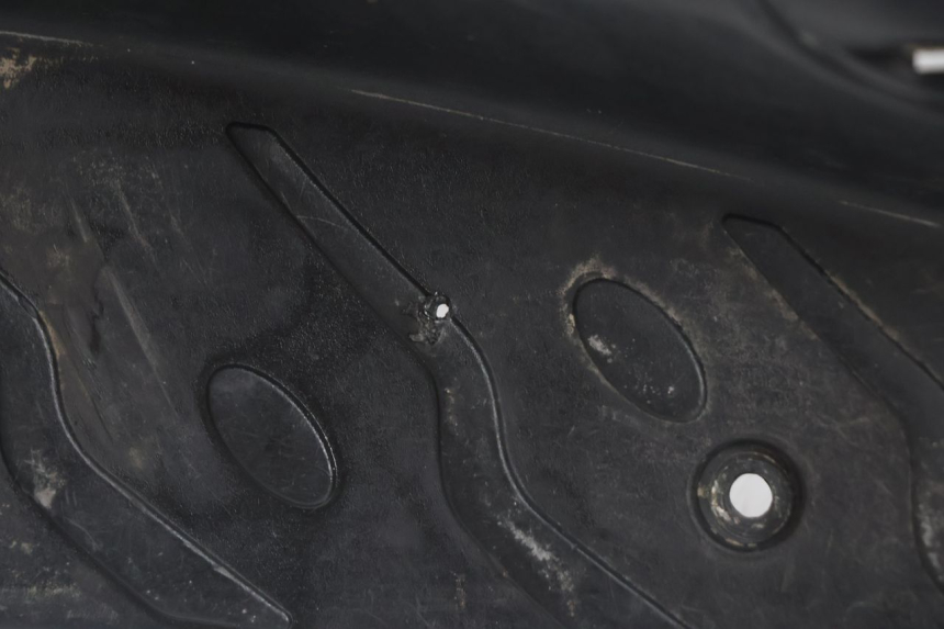 photo de MARCHE PIED PEUGEOT SPEEDFIGHT 2 AC 50 (2000 - 2009) - Points de fixation