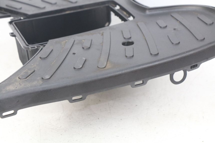 photo de MARCHE PIED PEUGEOT STREETZONE 4T 50 (2018 - 2023) - Gros plan technique