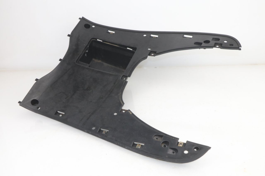 photo de MARCHE PIED PEUGEOT SUM UP 125 (2008 - 2013) - Gros plan technique