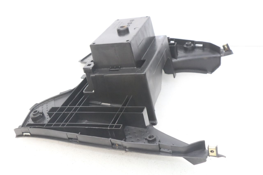 photo de MARCHE PIED KYMCO SUPER 8 4T 50 (2018 - 2020) - Points de fixation