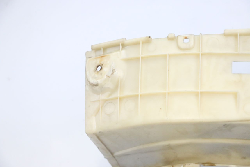 photo de MARCHE PIED PIAGGIO SUPER LX 125 (2000 - 2003) - Gros plan technique