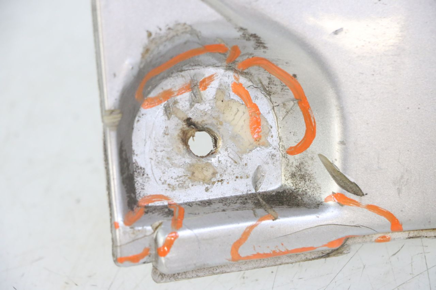 photo de MARCHE PIED PIAGGIO SUPER LX 125 (2000 - 2003) - État de surface