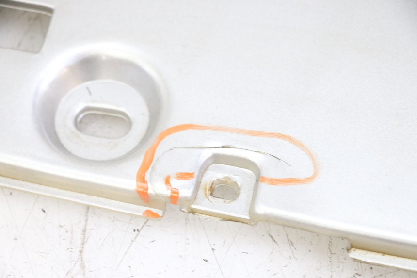 photo de MARCHE PIED PIAGGIO SUPER LX 125 (2000 - 2003) - Marquages et références