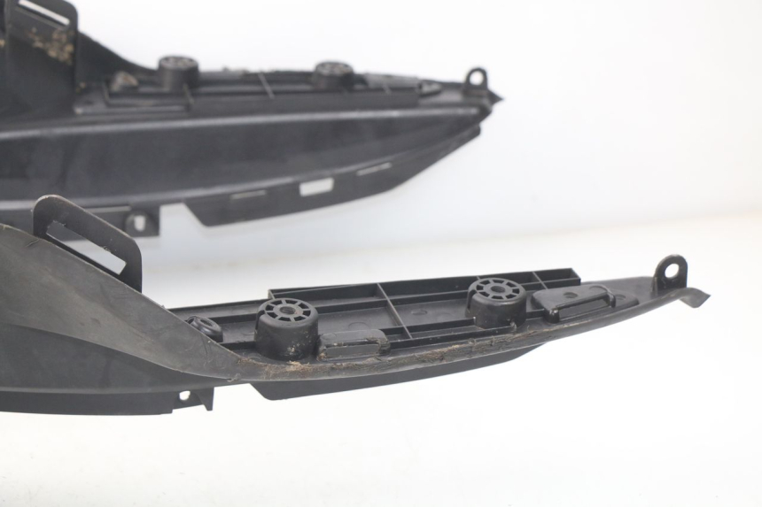 photo de MARCHE PIED SUZUKI UC EPICURO 125 (1999 - 2003) - Autre angle de vue