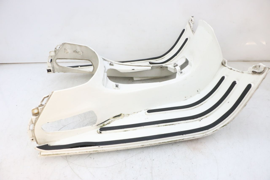 photo de MARCHE PIED PIAGGIO VESPA GTS SUPER IE 125 (2009 - 2016) - Détails caractéristiques