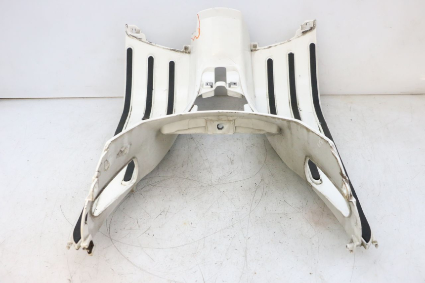 photo de MARCHE PIED PIAGGIO VESPA GTS SUPER IE 125 (2009 - 2016) - Vue rapprochée