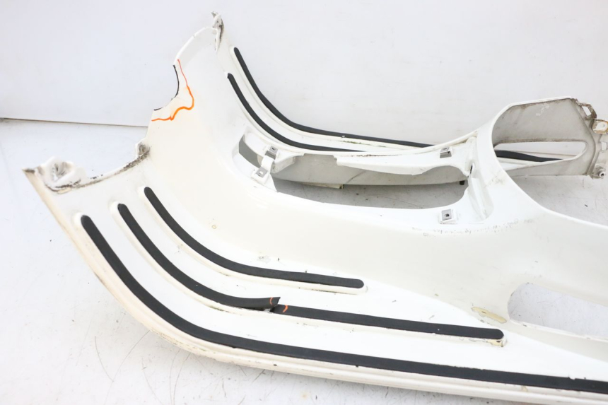 photo de MARCHE PIED PIAGGIO VESPA GTS SUPER IE 125 (2009 - 2016) - Inspection visuelle