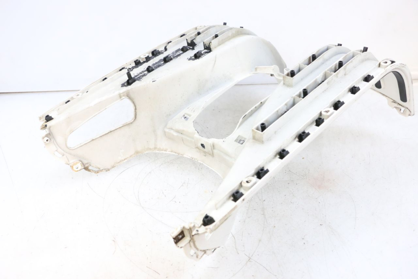 photo de MARCHE PIED PIAGGIO VESPA GTS SUPER IE 125 (2009 - 2016) - Gros plan technique