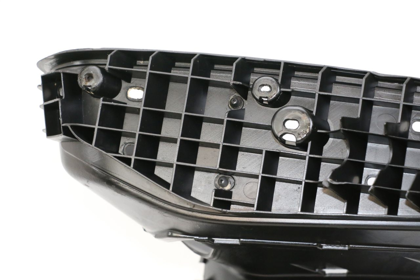 photo de MARCHE PIED YAMAHA XMAX X-MAX 125 (2006 - 2009) - Points de fixation