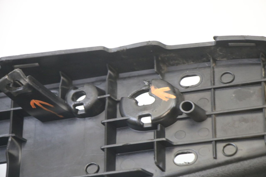 photo de MARCHE PIED YAMAHA X-MAX XMAX 125 (2010 - 2013) - Marquages et références