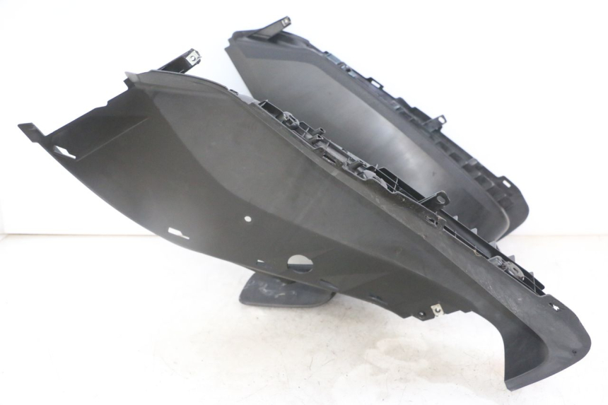 photo de MARCHE PIED YAMAHA X-MAX XMAX 125 (2010 - 2013) - Autre angle de vue