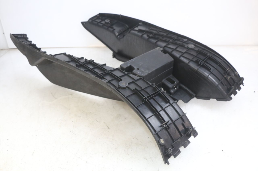 photo de MARCHE PIED YAMAHA YP MAJESTY 125 (1998 - 2001) - Gros plan technique