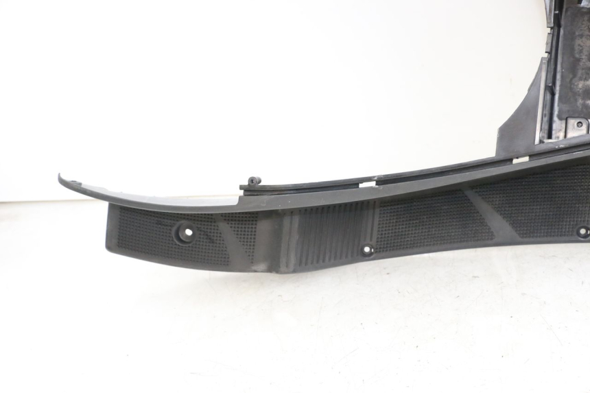 photo de MARCHE PIED YAMAHA YP MAJESTY 125 (2002 - 2006) - Inspection visuelle