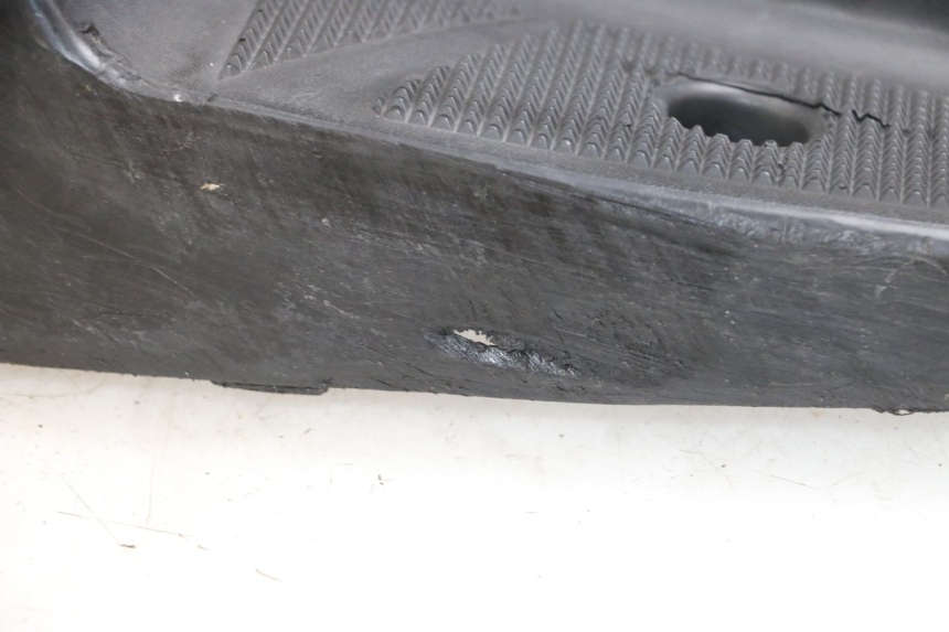 photo de MARCHE PIED YAMAHA YP MAJESTY 125 (2002 - 2006) - Marquages et références