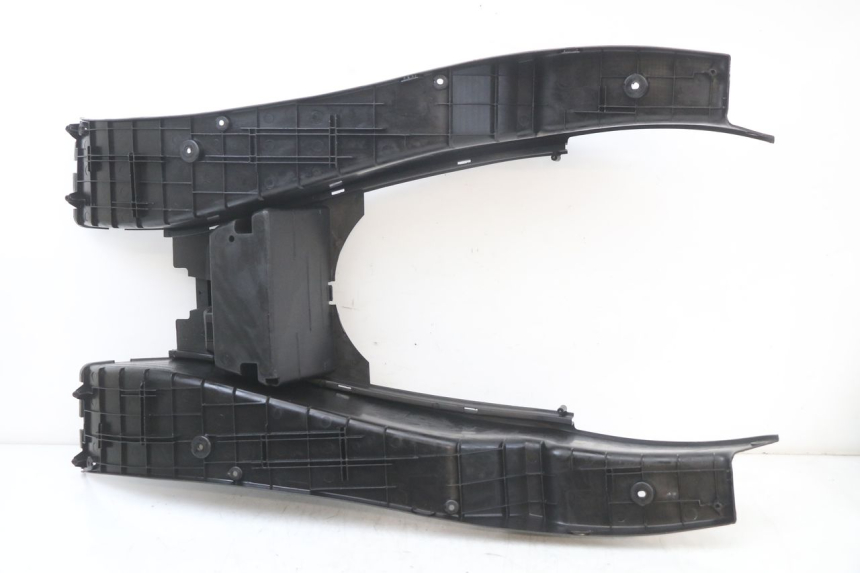 photo de MARCHE PIED YAMAHA YP MAJESTY 125 (2002 - 2006) - Points de fixation