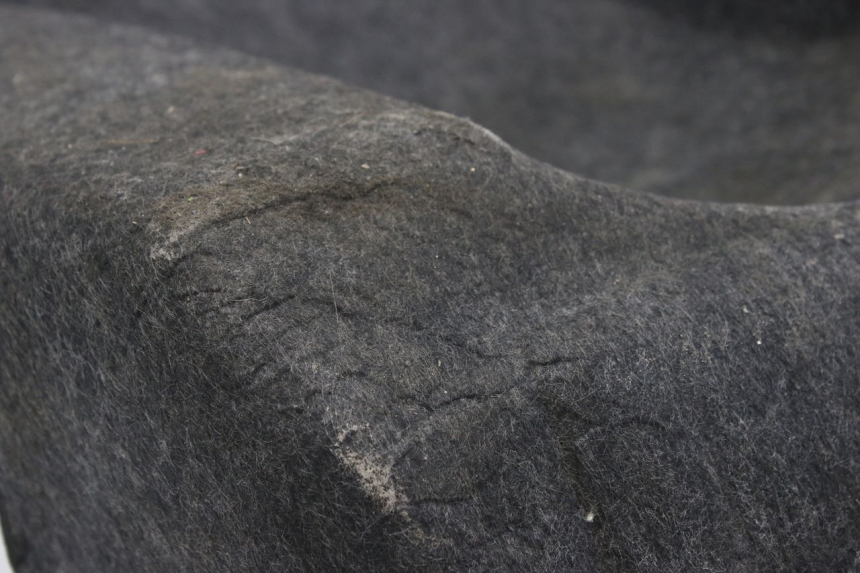 photo de TAPIS DE COFFRE SUZUKI AN BURGMAN 400 (2006 - 2010) - Zoom état d’usage