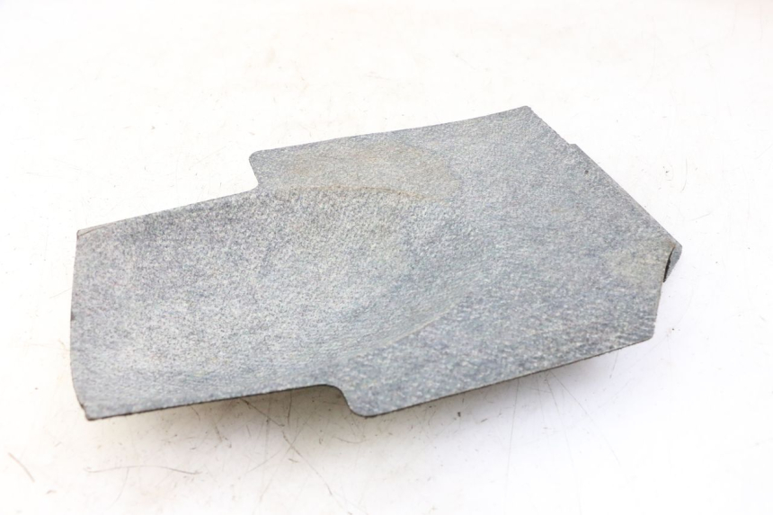 photo de MOQUETTE COFFRE KYMCO XCITING 500 (2007 - 2010) - Zoom état d’usage