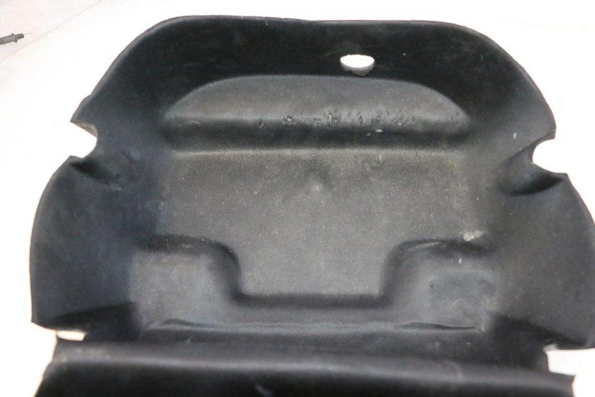 photo de MOQUETTE COFFRE PEUGEOT SATELIS COMPRESSOR K15 125 (2006 - 2009) - Détail de la pièce