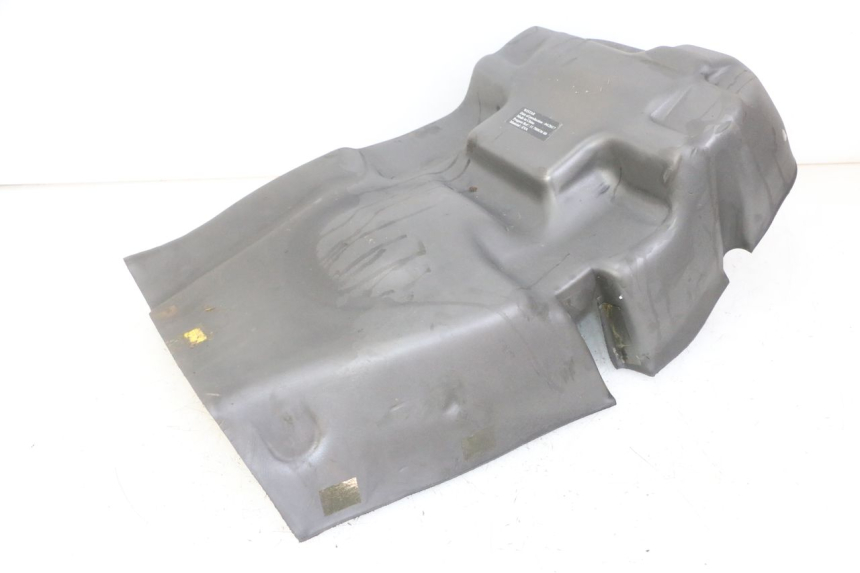 photo de MOQUETTE COFFRE PEUGEOT SATELIS 125 (2013 - 2018) - Gros plan technique