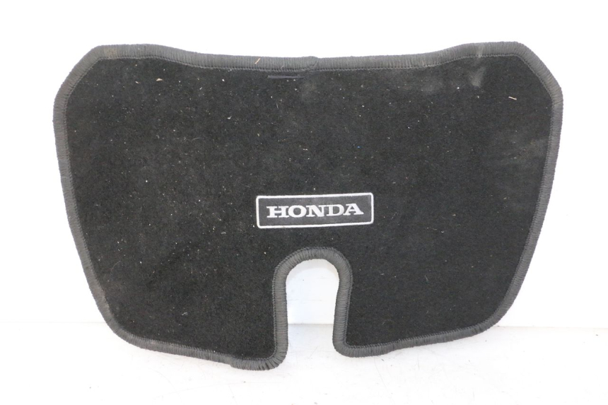 photo de MOQUETTE COFFRE HONDA ST PAN EUROPEAN 1300 (2002 - 2013) - Points de fixation