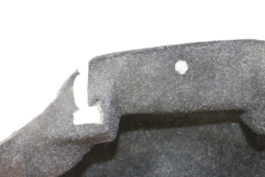 photo de MOQUETTE COFFRE PIAGGIO SUPER LX 125 (2000 - 2003) - Zoom état d’usage