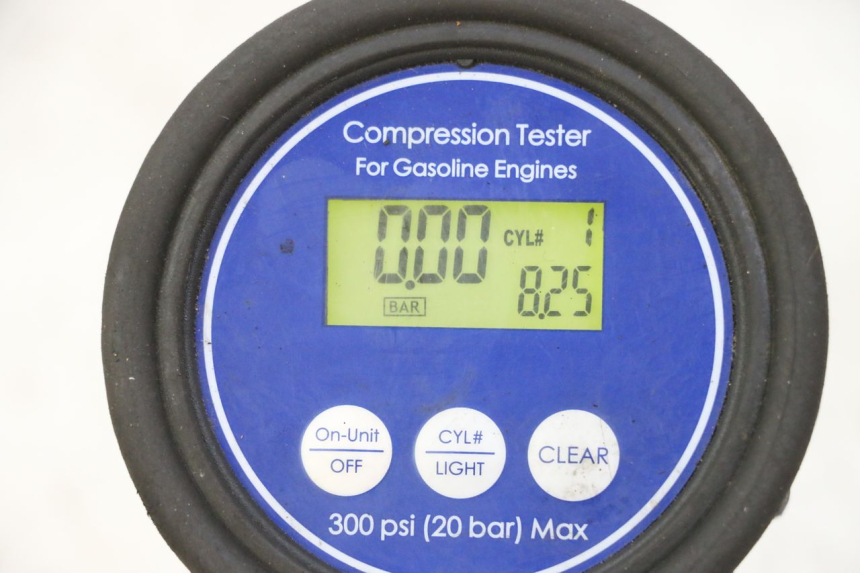 photo de MOTEUR HYOSUNG GV AQUILA 125 (2000 - 2009) - Gros plan technique