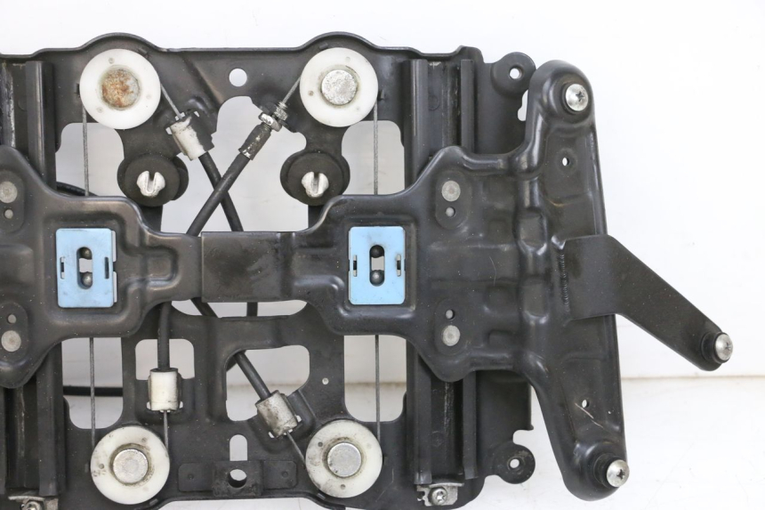 photo de MOTEUR BULLE SUZUKI BURGMAN 650 (2013 - 2020) - Zoom composants