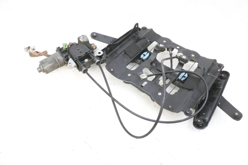 photo de MOTEUR BULLE SUZUKI BURGMAN 650 (2013 - 2020) - Zoom état d’usage