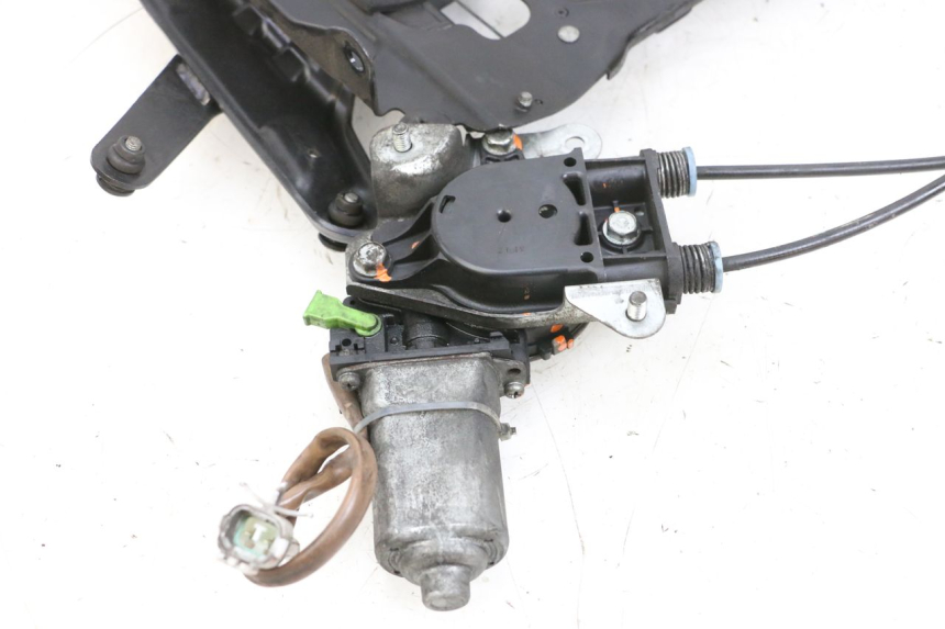 photo de MOTEUR BULLE SUZUKI BURGMAN 650 (2013 - 2020) - Autre angle de vue