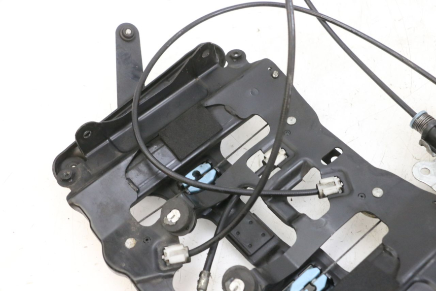 photo de MOTEUR BULLE SUZUKI BURGMAN 650 (2013 - 2020) - Points de fixation