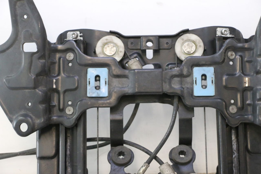 photo de MOTEUR BULLE SUZUKI BURGMAN EXECUTIVE ABS 650 (2006 - 2012) - Zoom composants