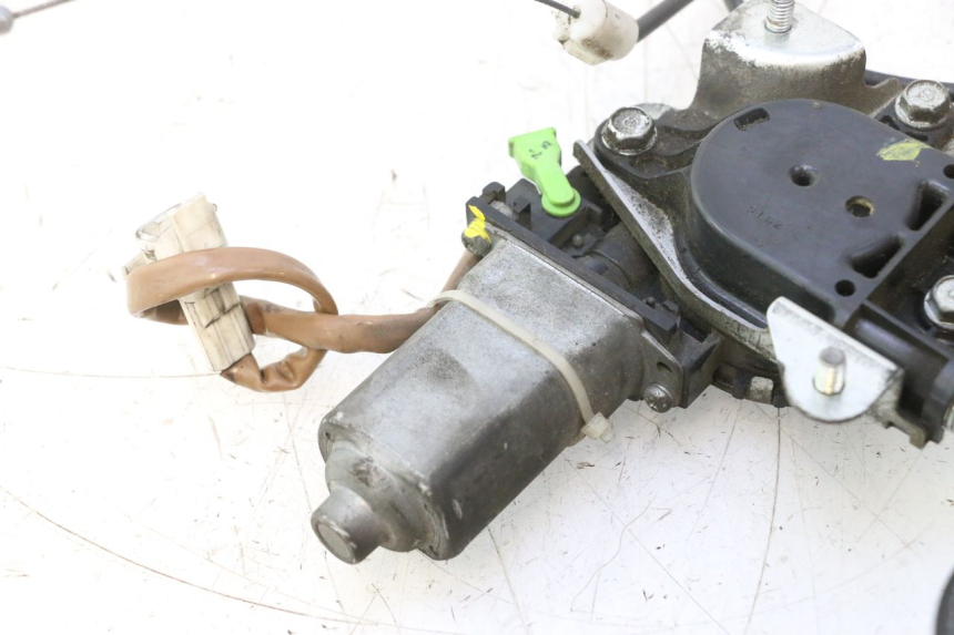 photo de MOTEUR BULLE SUZUKI BURGMAN EXECUTIVE ABS 650 (2006 - 2012) - Autre angle de vue