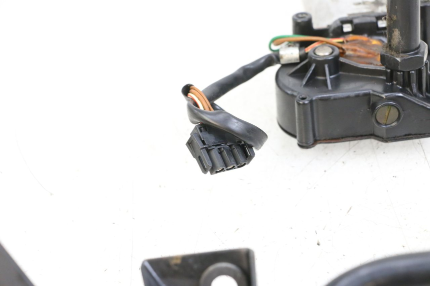 photo de MOTEUR BULLE BMW C1 125 (2000 - 2003) - Gros plan technique