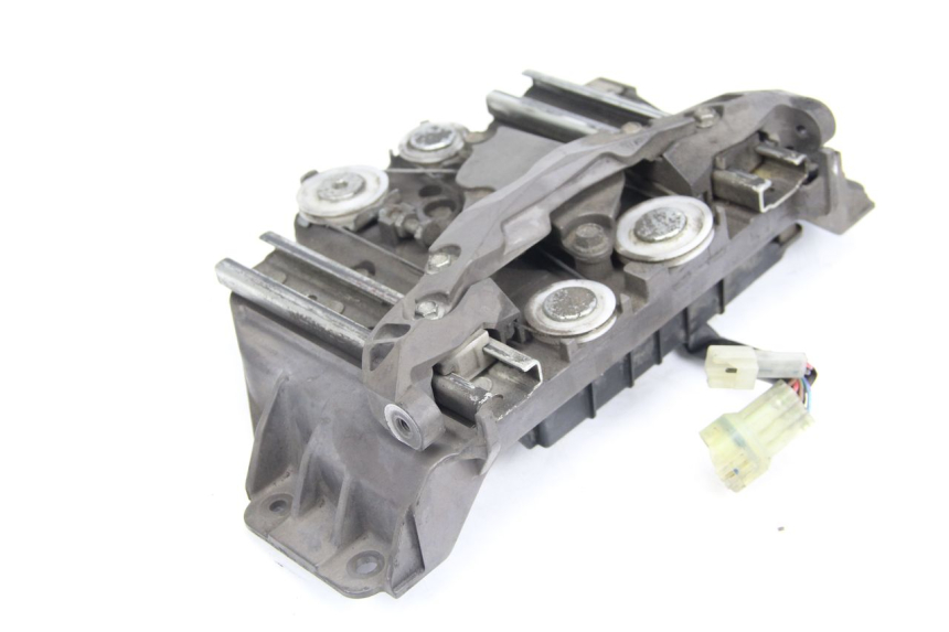 photo de MOTEUR BULLE YAMAHA FJR ABS 1300 (2006 - 2012) - Gros plan technique