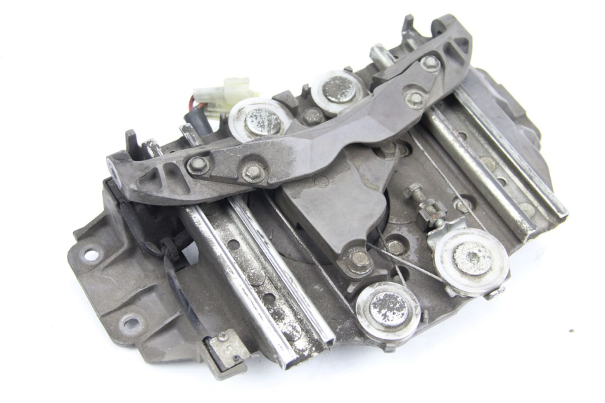 photo de MOTEUR BULLE YAMAHA FJR ABS 1300 (2006 - 2012) - Points de fixation