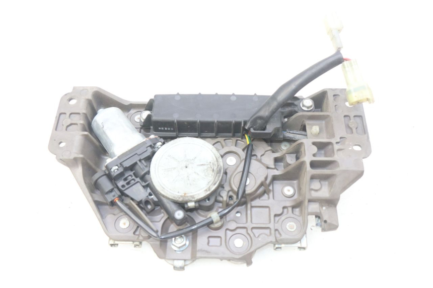 photo de MOTEUR BULLE YAMAHA FJR ABS 1300 (2006 - 2012) - Gros plan technique