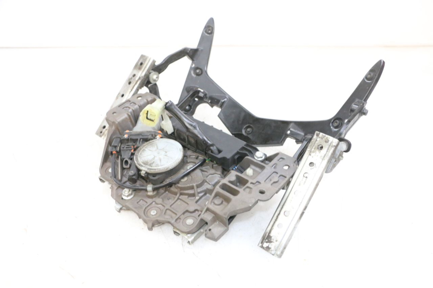 photo de MOTEUR BULLE YAMAHA FJR ABS 1300 (2006 - 2012) - Gros plan technique