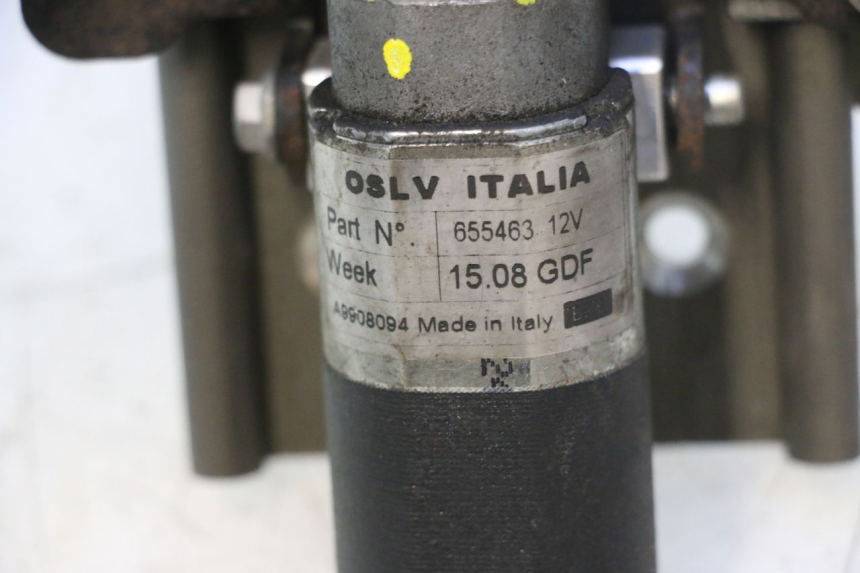 photo de MOTEUR BULLE GILERA GP 800 (2007 - 2013) - Points de fixation
