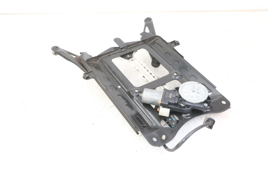 photo de MOTEUR BULLE HONDA FORZA 125 (2021 - 2025) - Autre angle de vue