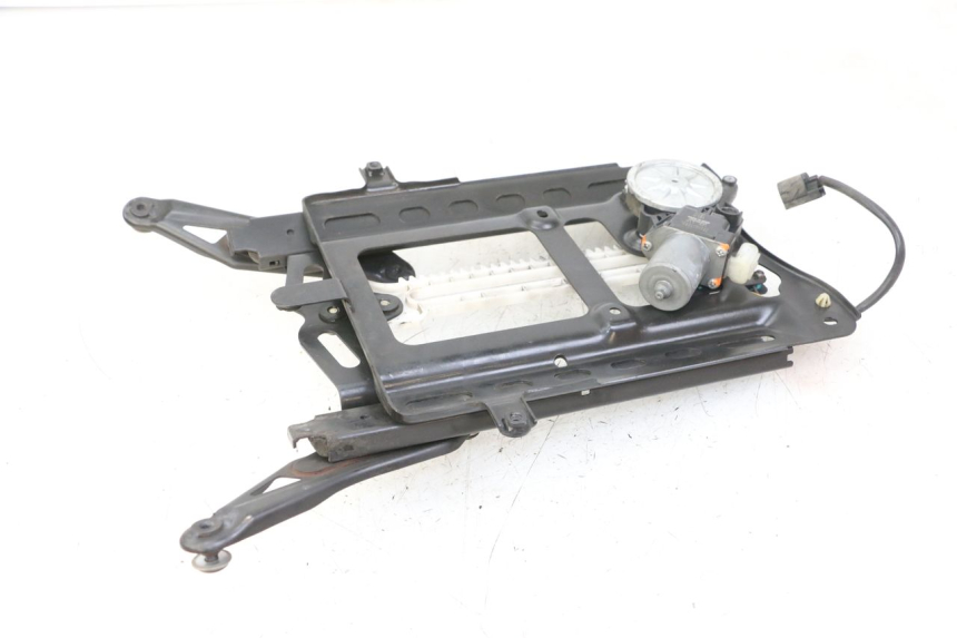 photo de MOTEUR BULLE HONDA FORZA 125 (2021 - 2025) - Gros plan technique